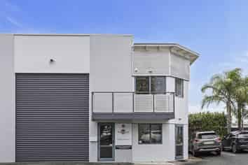 VERSATILE LIVE AND WORK - 226M²
