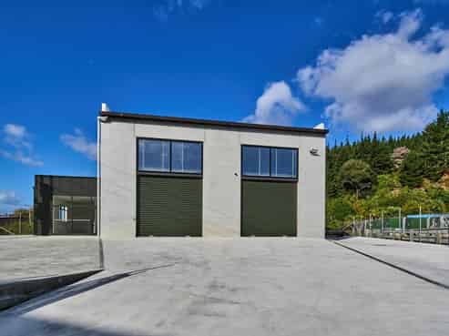 New build with generous yard area!