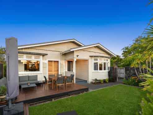 86 Bollard Avenue, New Windsor