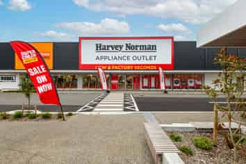 Northlink - Highly Sought After Large Format 