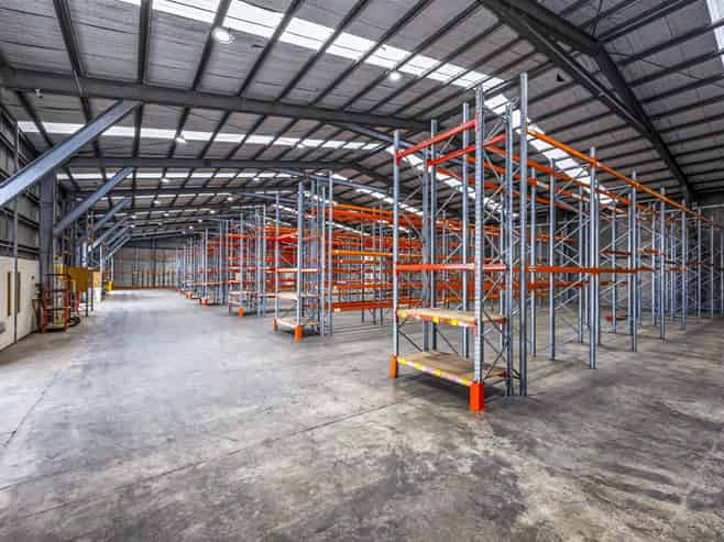 Freehold, vacant possession warehouse facility
