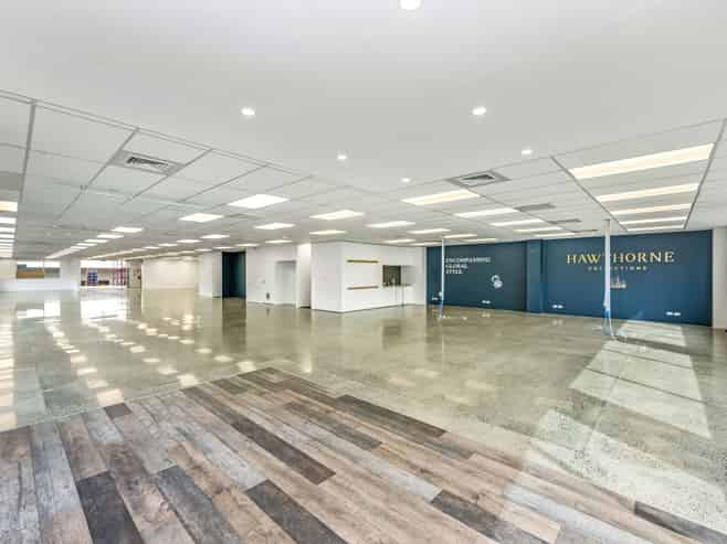 Freehold, vacant possession warehouse facility