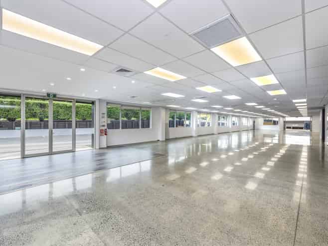 Freehold, vacant possession warehouse facility