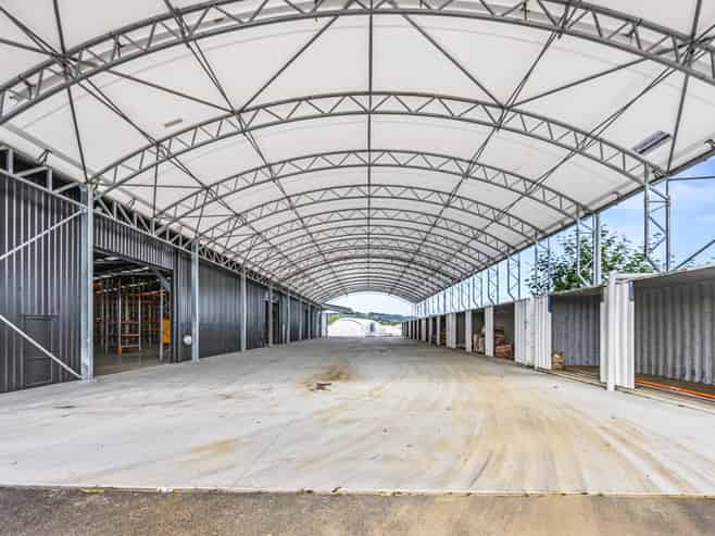 Freehold, vacant possession warehouse facility