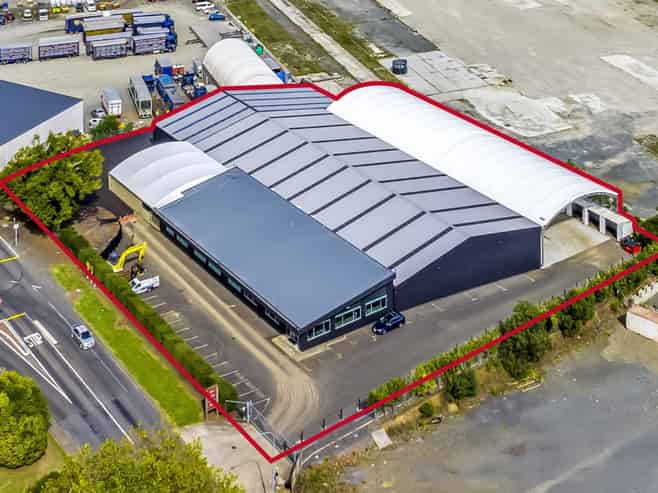 Freehold, vacant possession warehouse facility