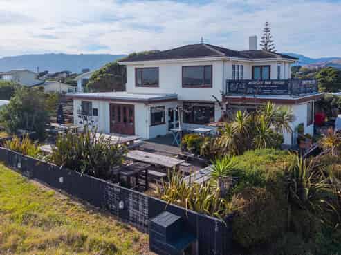 1 Waimea Road, Waikanae Beach