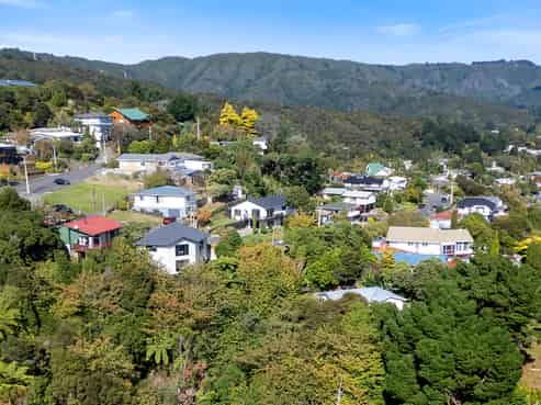 8 Castle Crescent, Stokes Valley