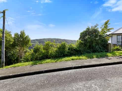 8 Castle Crescent, Stokes Valley