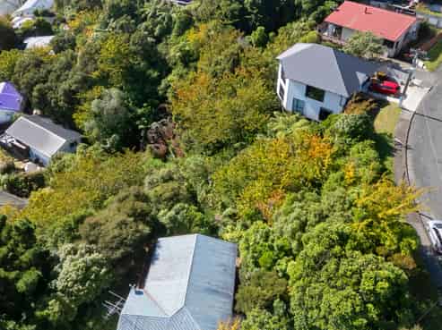 8 Castle Crescent, Stokes Valley