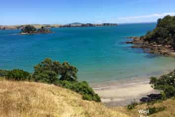 Lot 1/106 South Pacific Road, Rakino Island