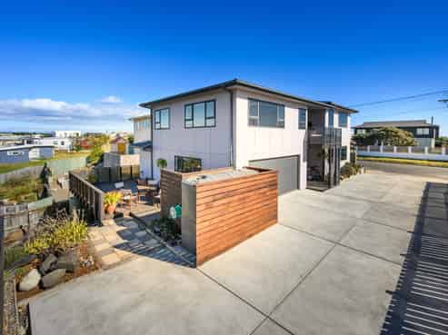 17 Marine Parade, Foxton Beach