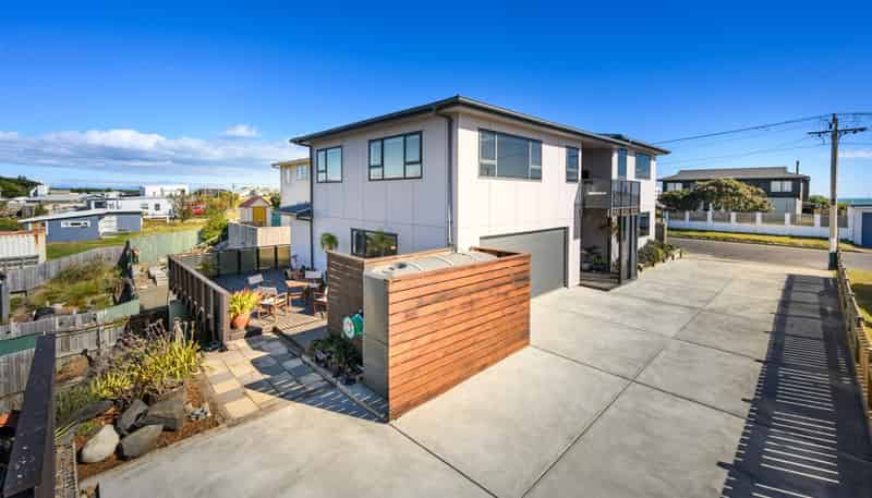 17 Marine Parade, Foxton Beach