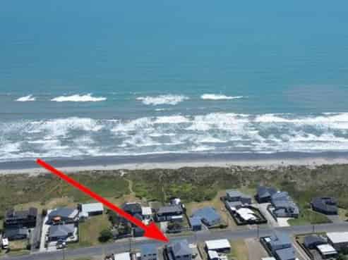 17 Marine Parade, Foxton Beach