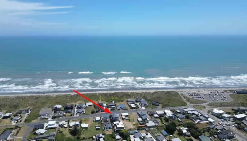 17 Marine Parade, Foxton Beach