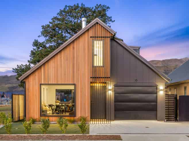 111, 113 Wooing Tree Avenue, Cromwell