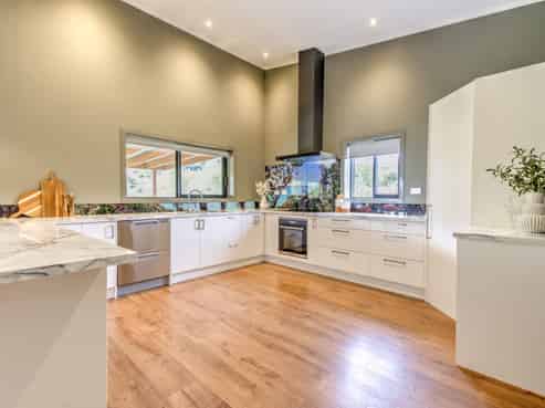 116 Card Road, Tauhei