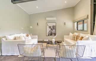 116 Card Road, Tauhei