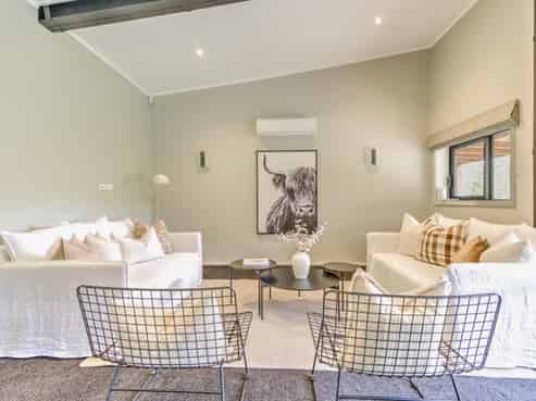 116 Card Road, Tauhei