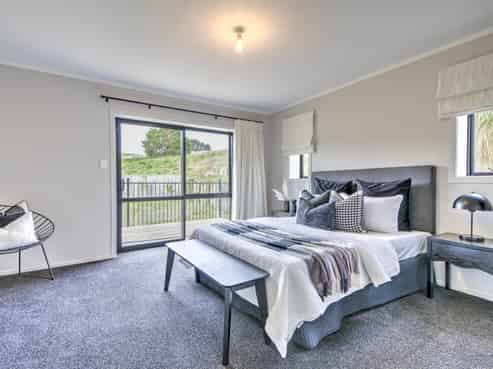 116 Card Road, Tauhei