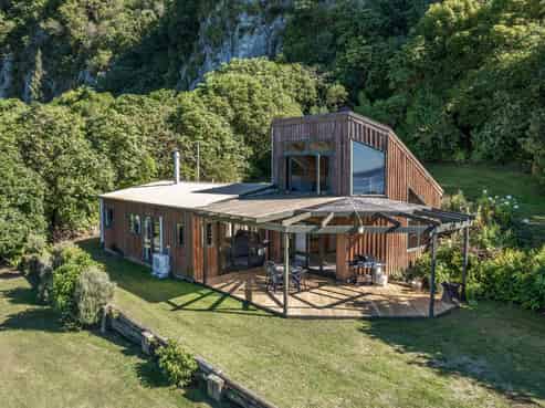 39 Hinekapi Terrace, Whareroa