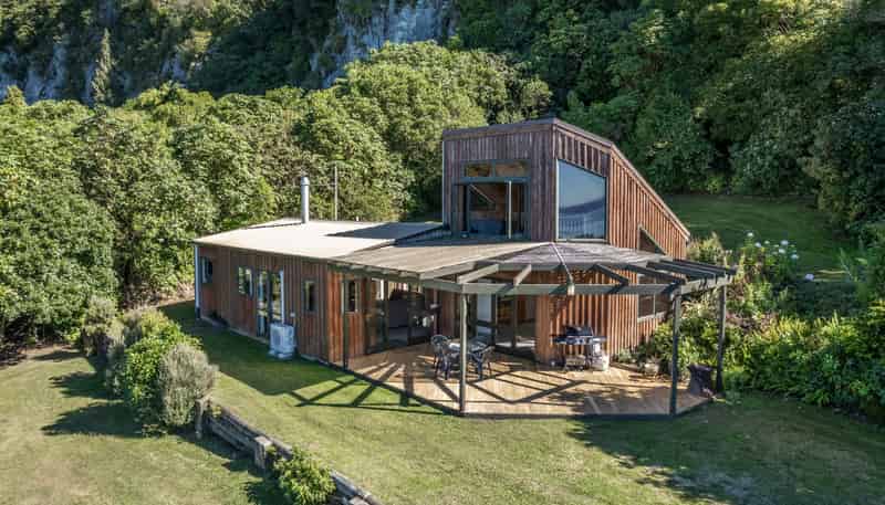 39 Hinekapi Terrace, Whareroa