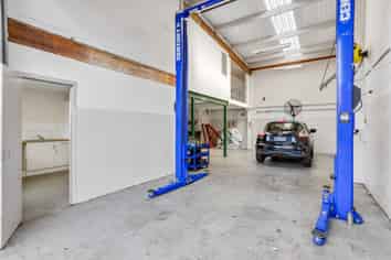 Flexible Wairau industrial – occupy or Invest