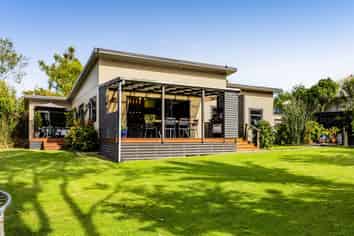 6 Moana Crescent, Blagdon