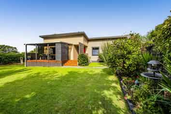 6 Moana Crescent, Blagdon