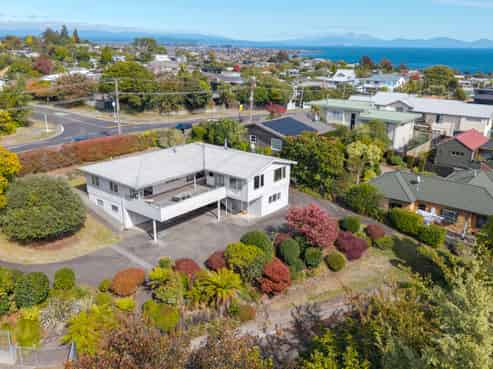 74 Taharepa Road, Hilltop