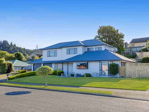 8 Ormrod Grove, Riverstone Terraces