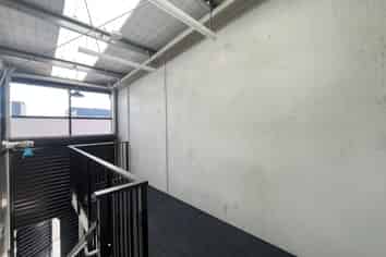 Small Industrial unit avaliable for lease