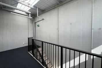 Small Industrial unit avaliable for lease