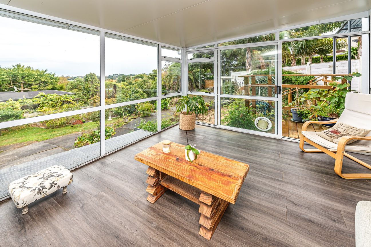 Elevated hilltop residence with sea views - Vaade 5