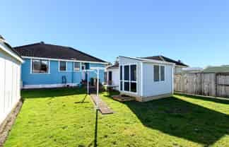40 Montgomery Crescent, Bader