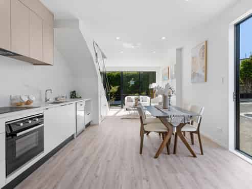 2/10 Hutchinsons Road, Bucklands Beach