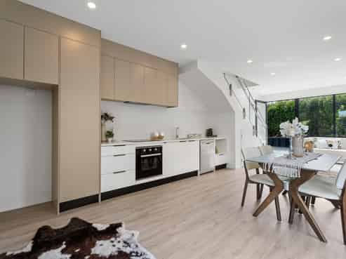 2/10 Hutchinsons Road, Bucklands Beach