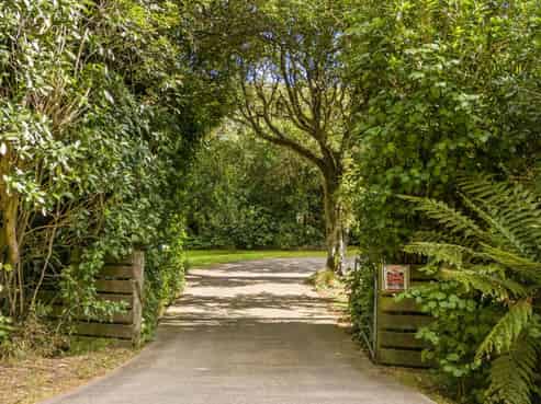 1276 Coast Road, Wainuiomata