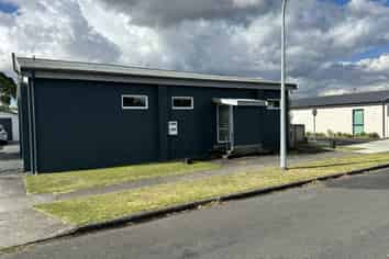 Versatile office/retail opportunity