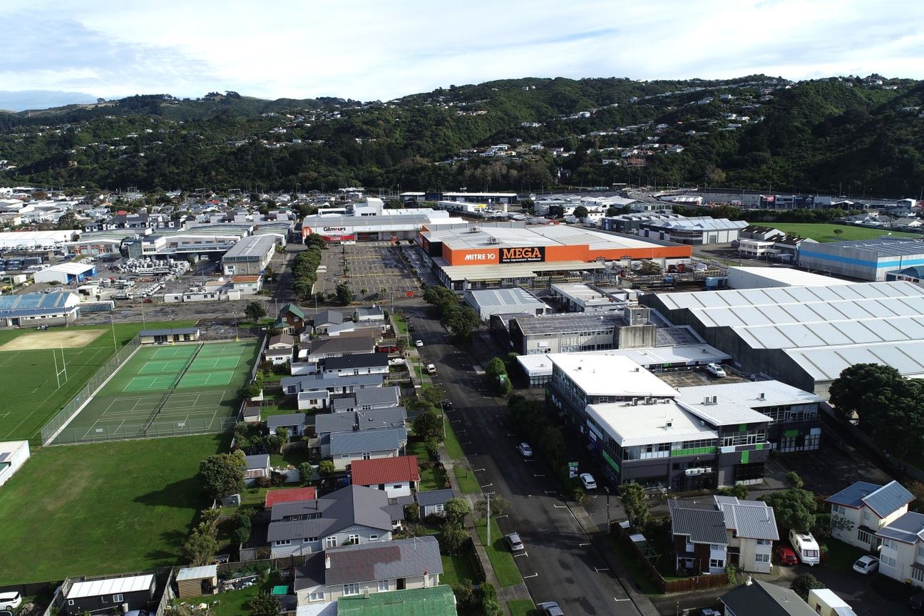 Tiny Petone ground floor office - Vista 3
