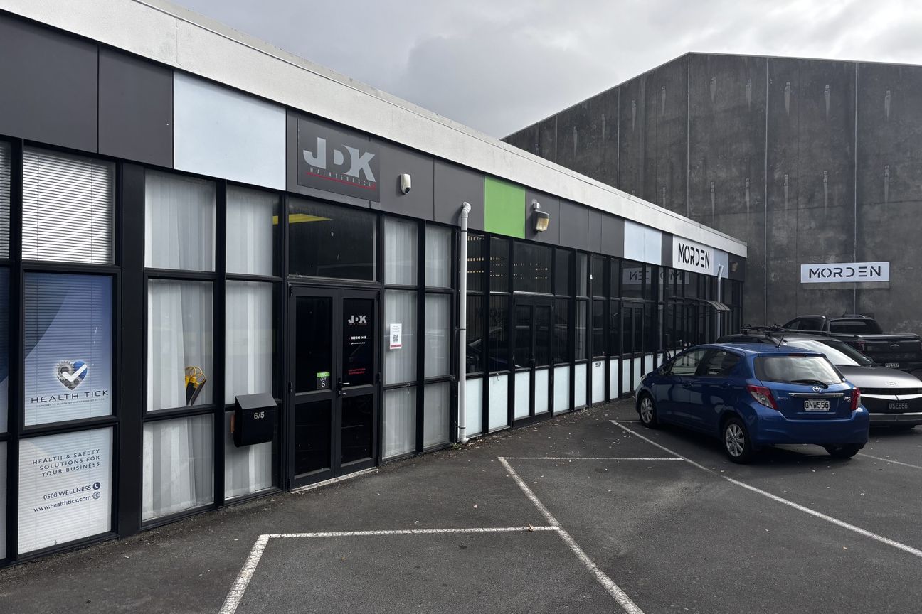 Tiny Petone ground floor office - Vista 2