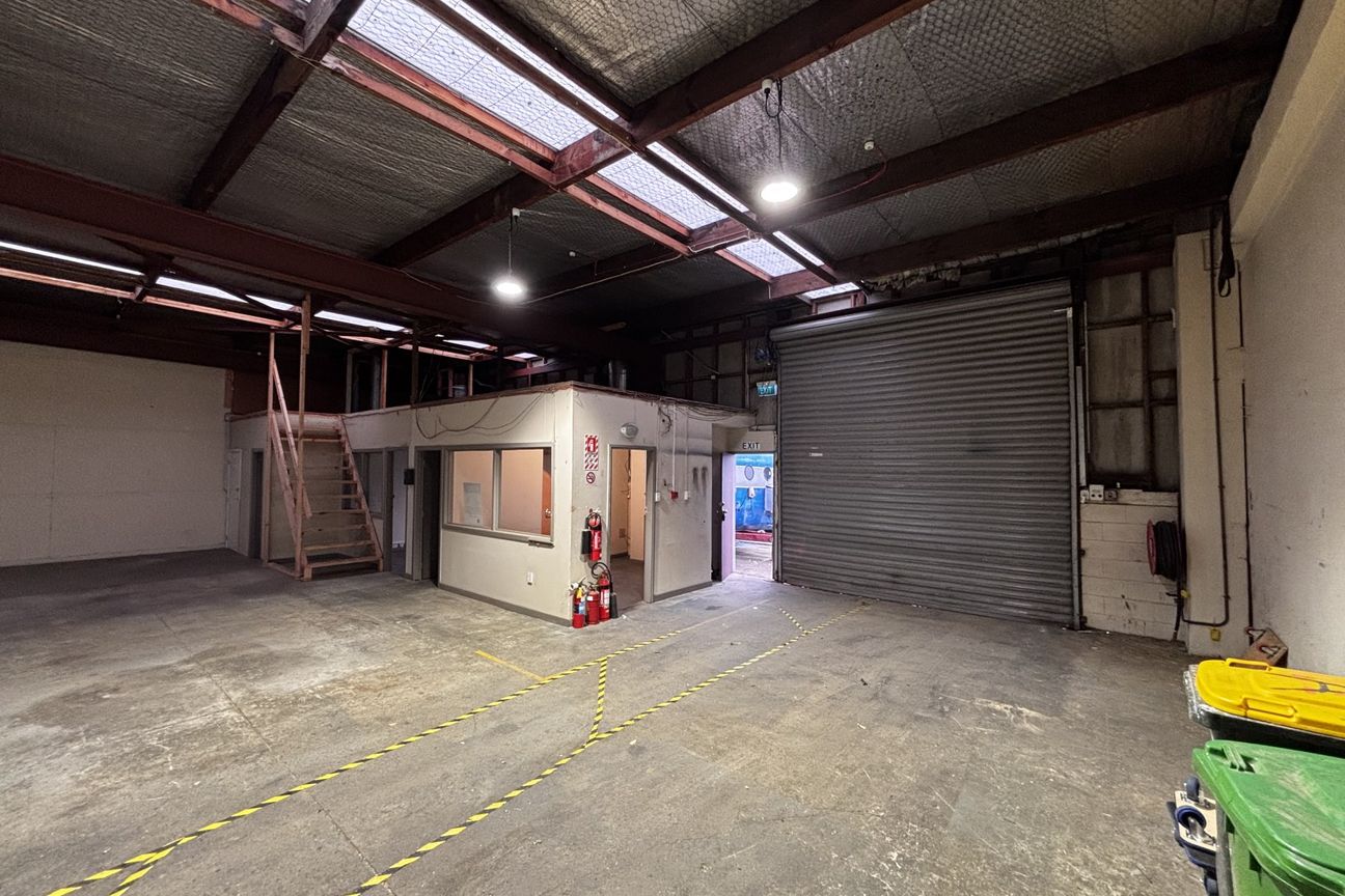 Quality warehouse on Port Road! - Pohľad 5