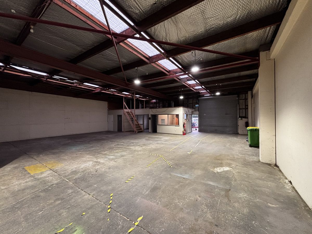 Quality warehouse on Port Road! - Περισσότερα