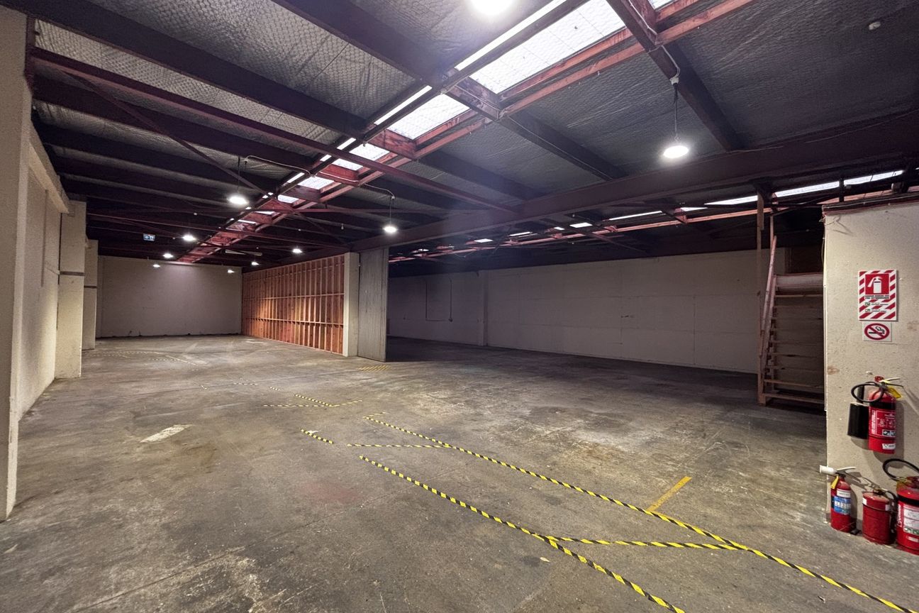 Quality warehouse on Port Road! - Pohľad 4