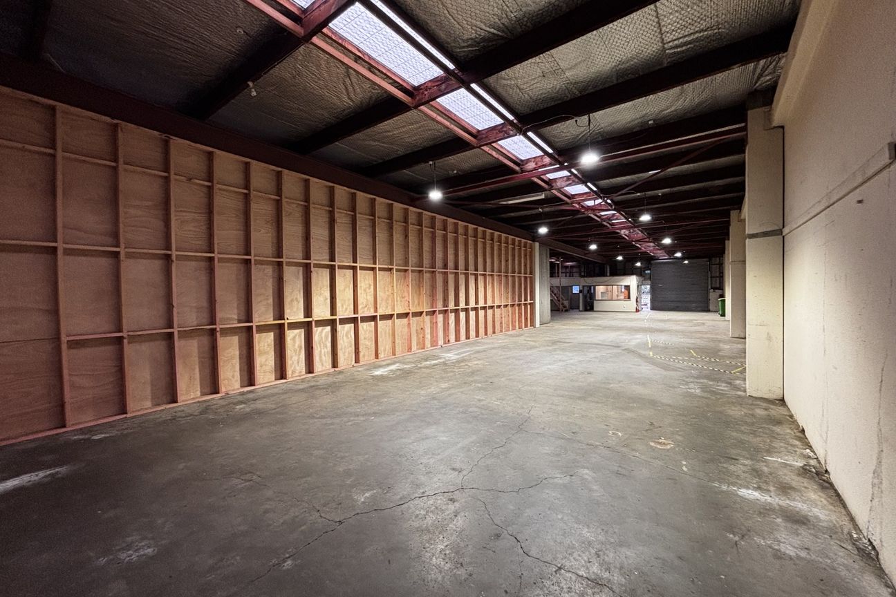 Quality warehouse on Port Road! - Pohľad 6