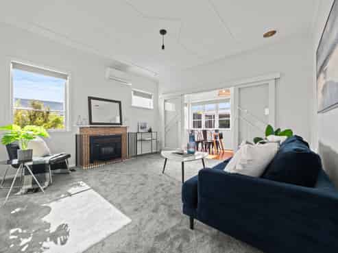 327 Botanical Road, West End