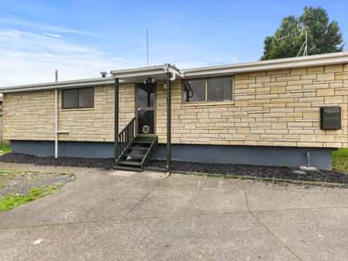 2/12 Christmas Road, Manurewa