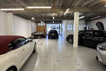 Versatile Office & Warehouse in Newmarket
