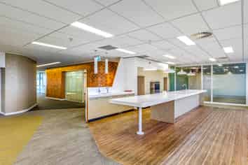 Standalone Building 1300 sqm tenancies