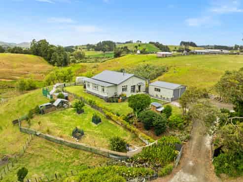 456 Paradise Road, Tangiteroria