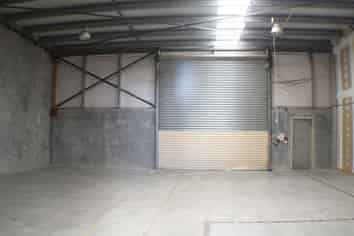 VERSATILE TRADE RETAIL ON TREMAINE AVENUE